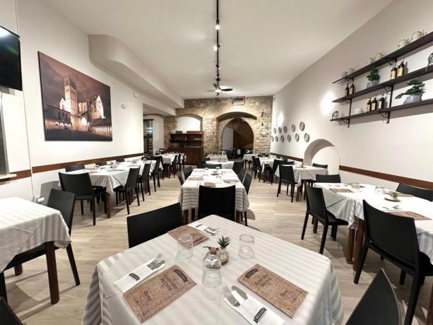 Ristorante centro Assisi per 100 persone prezzi bassi