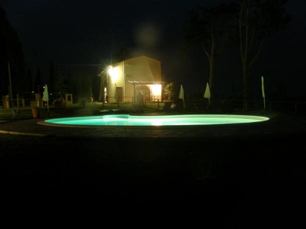 Piscina all'aperto attrezzata Casale in Toscana