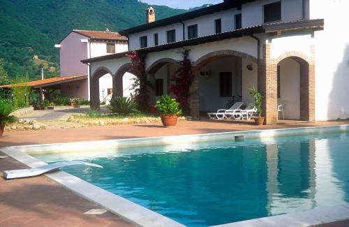 Piscina con Salarium e Parcheggio Privato