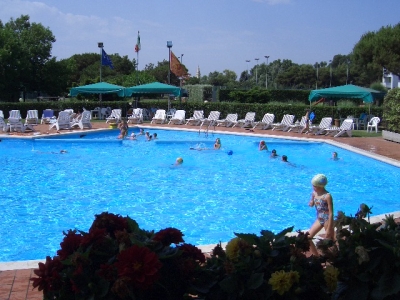 Piscine in villaggi pulizie e manutenzioni