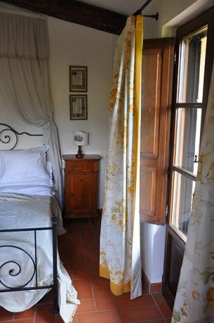 camera letto ferro battuto villa tordandrea