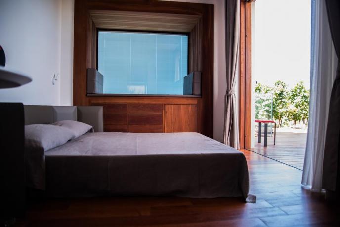 Appartamenti vacanza con letto matrimoniale e patio Lipari