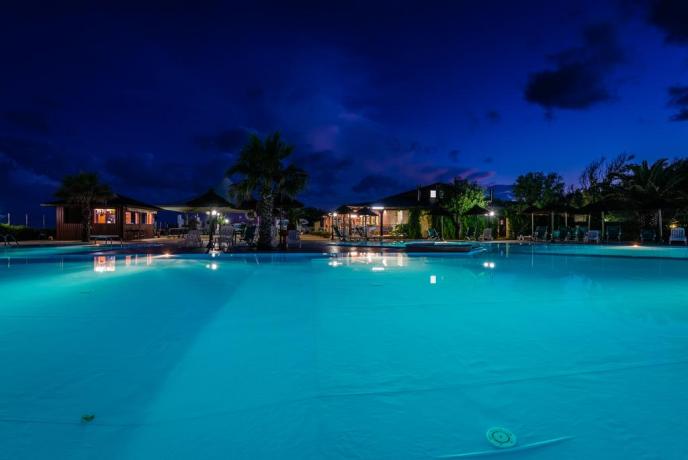 Villaggio con Piscina e Spiaggia in Calabria
