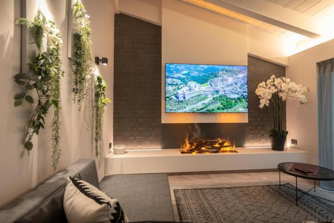 Suite Rachele: TV Smart 70" con Caminetto 