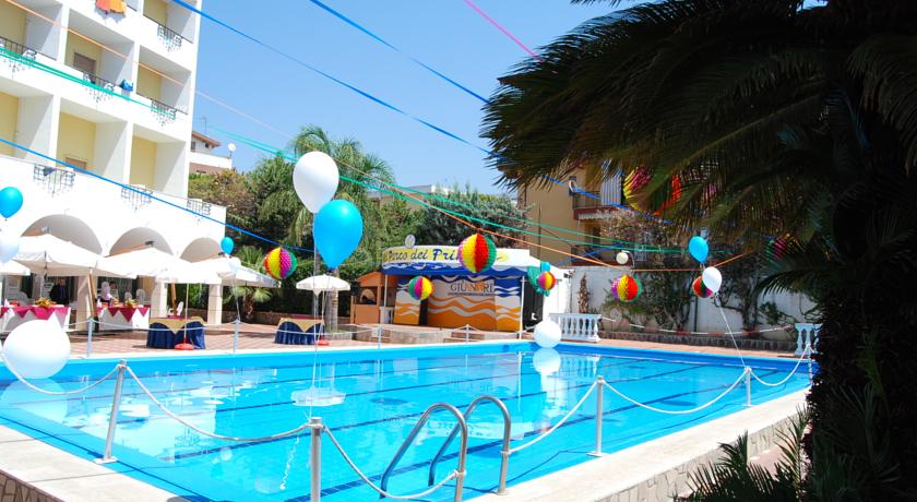 Hotel tre stelle direttamente sul mare 