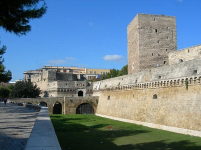 Stay near the Svevo-castel in Bari