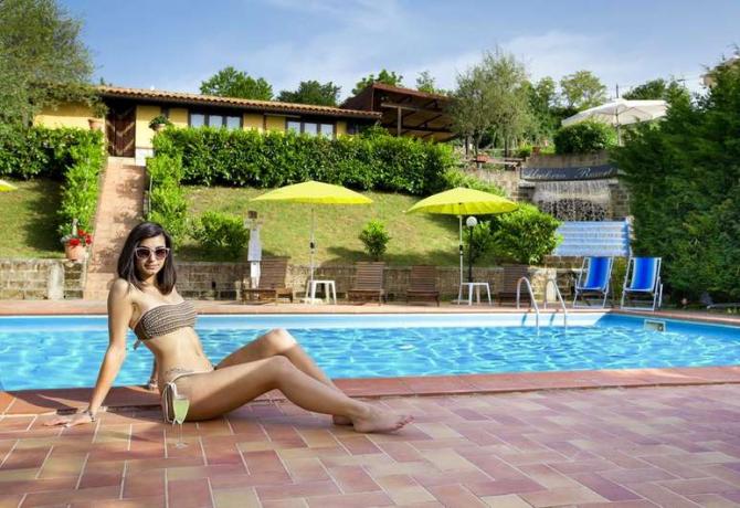 Resort Umbria SPA a Fabro: relax in piscina 