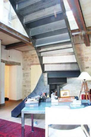 scala in ferro per ristrutturazione antico casolare