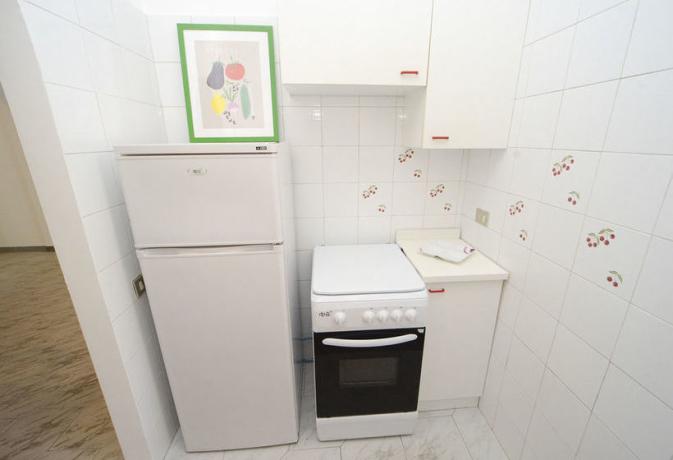 Cucina frigo-pianocottura-Residence Campo-felice-di-roccella-Sicilia 