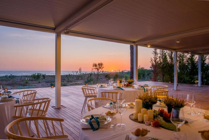Ristorante esterno vista mare hotel4stelle Baia-Domizia