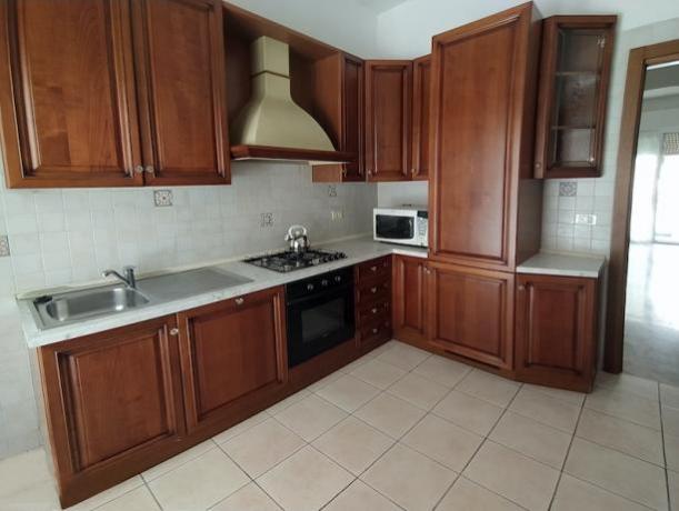 Regina3 appartamento con cucina con elettrodomestici Ancona