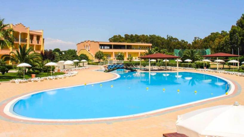 Villaggio con piscina adulti e bambini