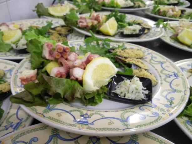 Antipasto di pesce a Mondragone,Hotel fronte mare 