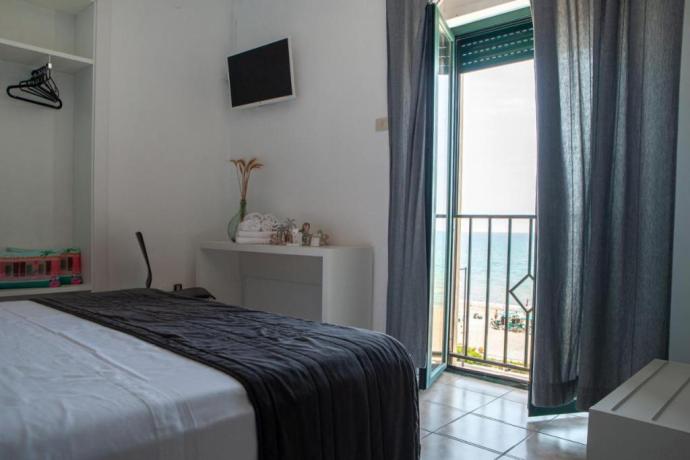 Camere vista mare Marina di Minturno sulla spiaggia