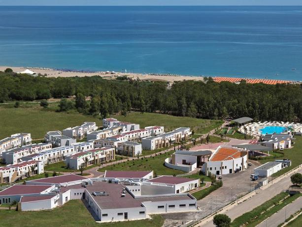 Villaggio amico dei Bambini: animazione e 3 piscine 