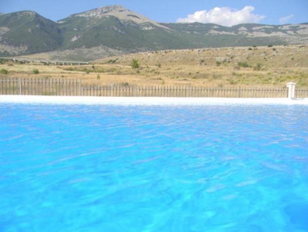 Piscina, vista panoramica sul Parco del Pollino 