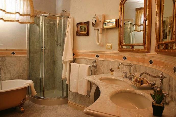 Bagno privato splendida suite centro Arezzo