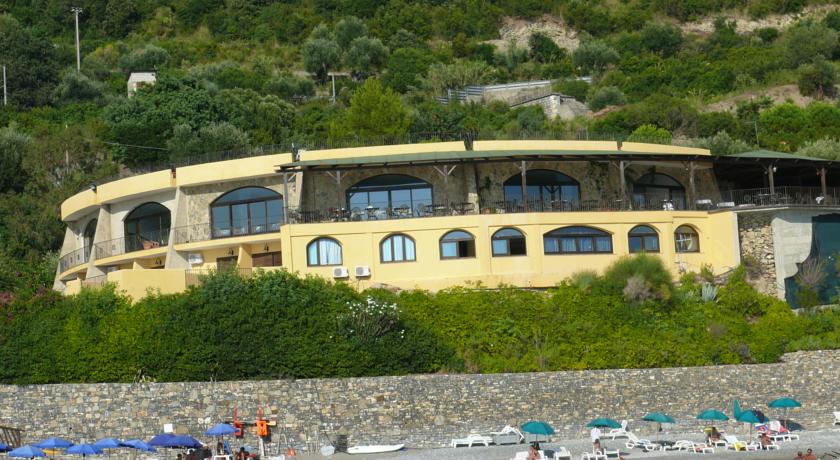 Ristorante elegante vista mare