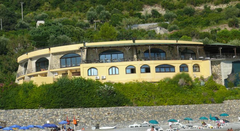 Ristorante elegante vista mare 