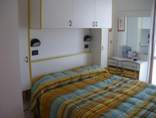 Camera matrimoniale in arredamento moderno