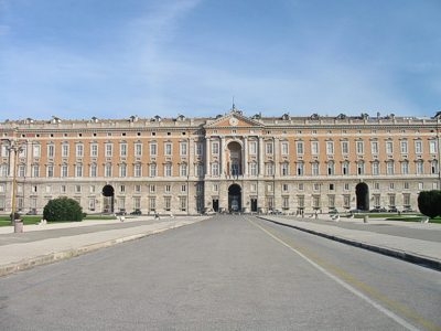 Facciata della Reggia, residence e BB prezzi