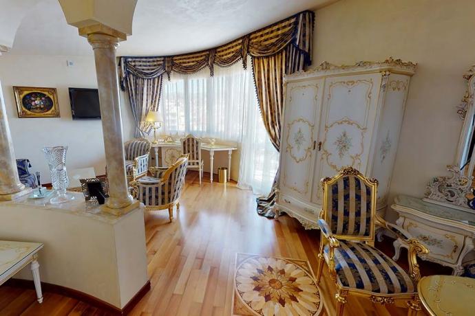 Suite Michelangelo ad Arezzo con splendido salotto
