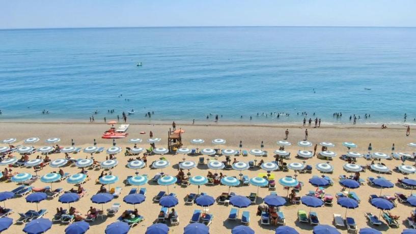 Villaggio Calabria Ionica con spiaggia di sabbia 