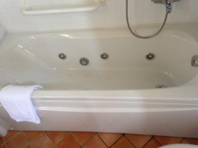 vasca idromassaggio in suite beauty farm trasimeno