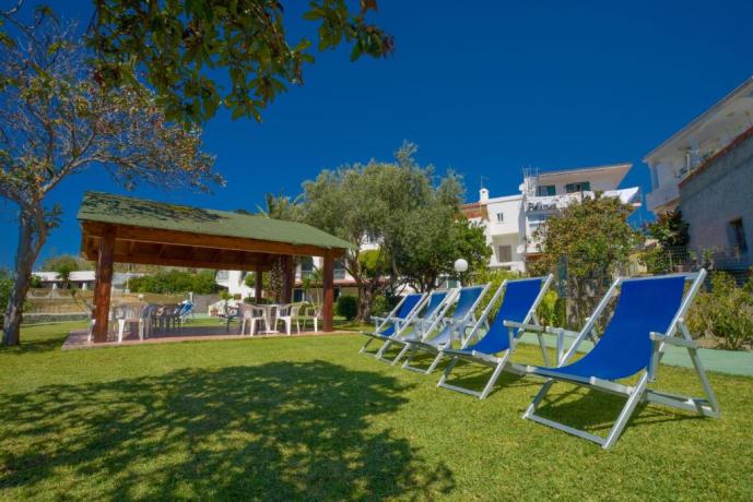 Hotel con Piscina e Zona Solarium a Forio 