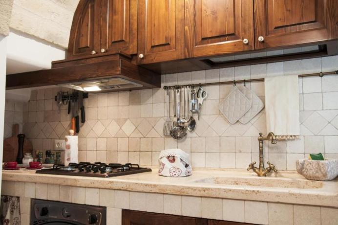 Trullo con cucina completamento attrezzato, Locorotondo