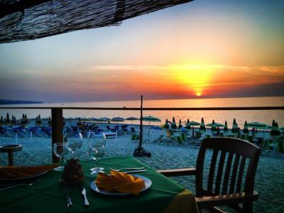 Tramonto dalla terrazza del ristorante del residenze