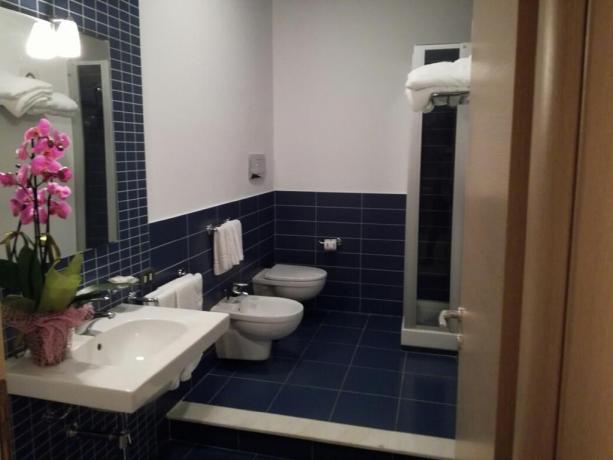 Bagno con doccia residence a Sciacca