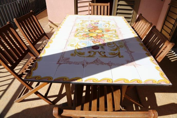 Tavolo in veranda in B&B a Nicolosi