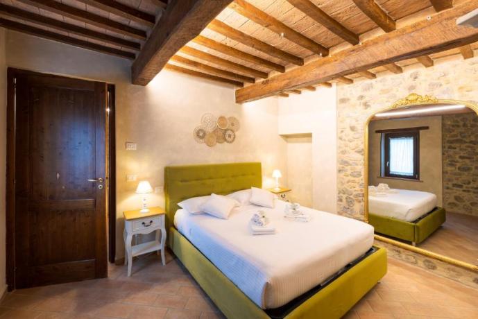 Offerte Casale Fabro con giardino e piscina