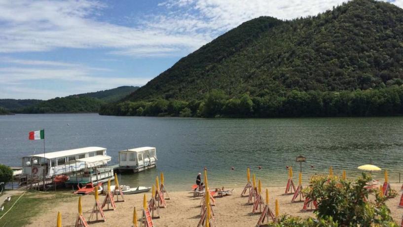 Spiaggia attrezzata Lago di Piediluco 