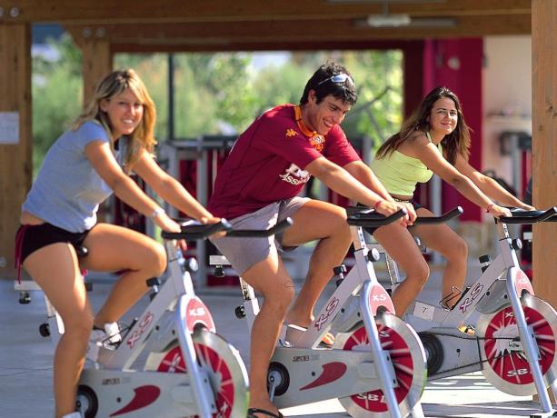 Area Fitness di ultima generazione in villaggio turistico 