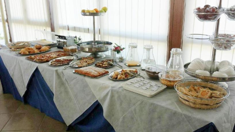 Buffet-colazione-dolcesalata-Hotel-4stelle-Cilento-Villammare 