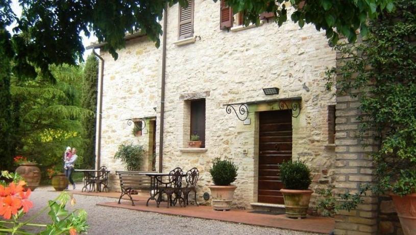 Casale a Corciano con maneggio