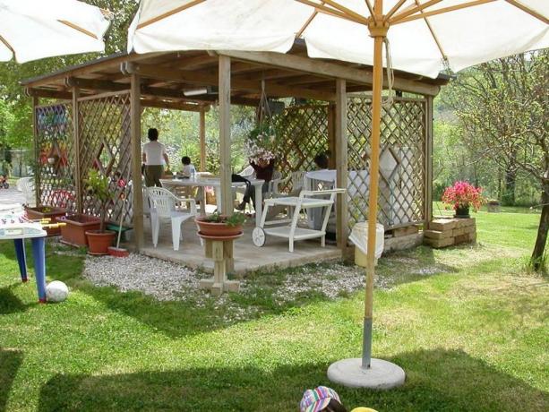 Villa per famiglie a Macerata con gazebo esterno