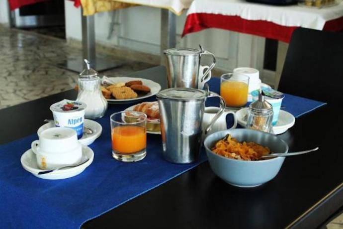 Albergo sul mare con sala colazioni a Minturno