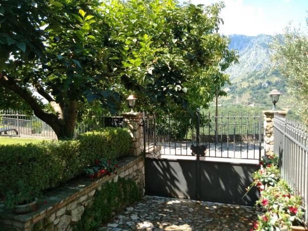 Giardino con vista panoramica B&B Casale Gaeta