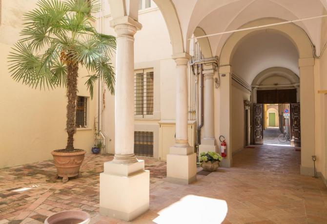 Palazzo in centro storico a Fano per coppie 