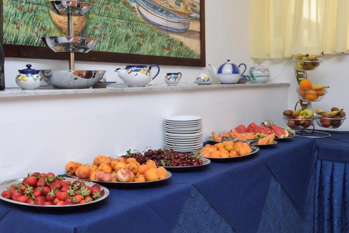 Hotel con ricca colazione di frutta di stagione 