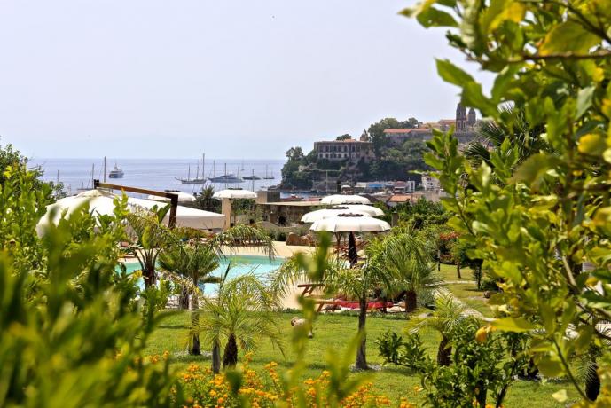 Hotel con ampio spazio esterno a Lipari