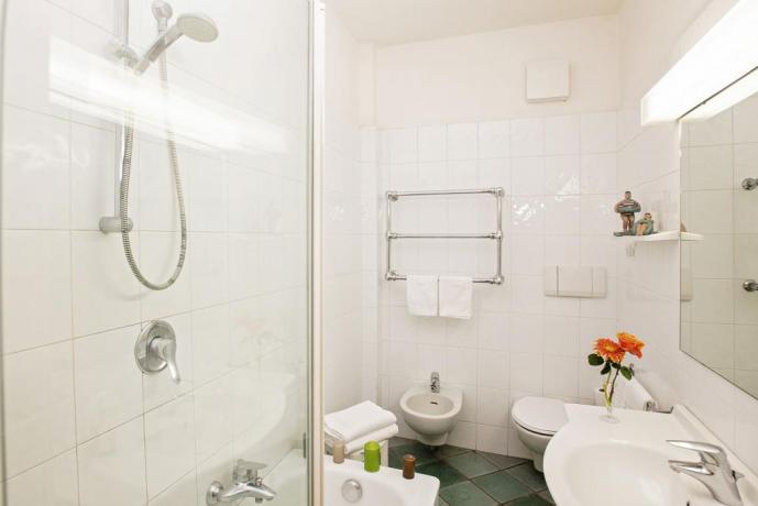 Bagno privato con teli mare hotel4stelle Castiglione-della-Pescaia 