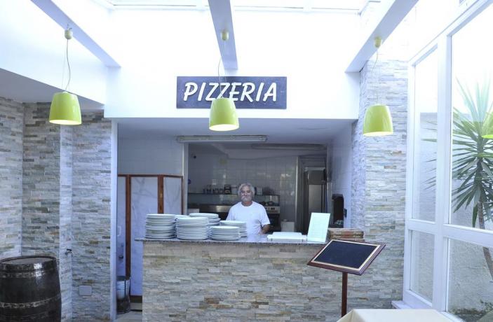 Resort Baia Domizia con ristorante e pizzeria