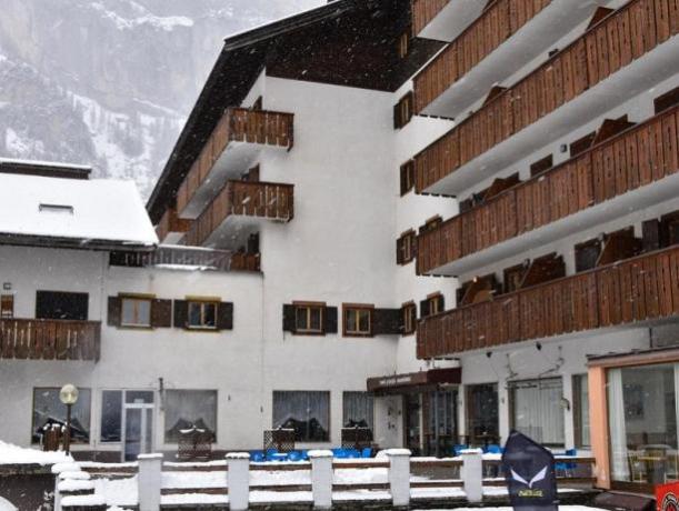 92 Camere in Hotel 3*** Marmolada 