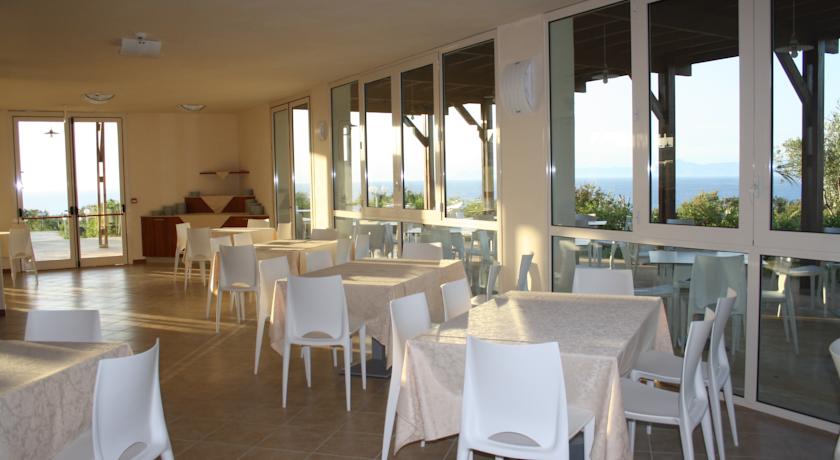 Villaggio con Ristorante sul Mare della Calabria