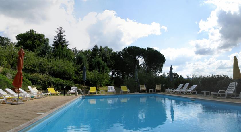Panoramic swimming pool  in residence near Assisi