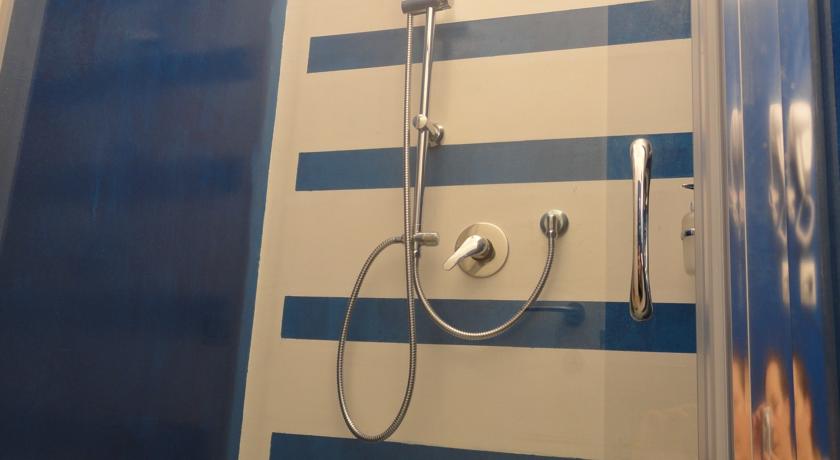 Bagno Privato in Camere economiche vicino a Pavia